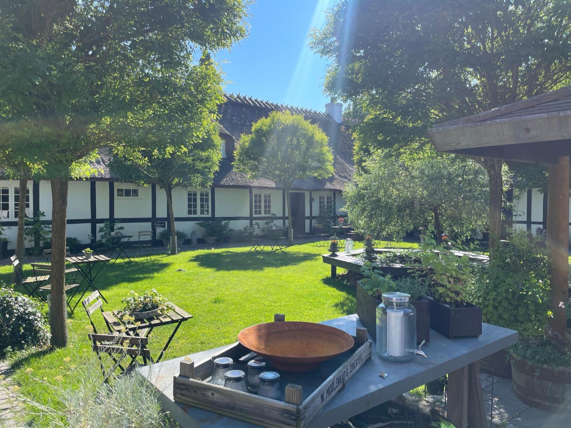 Slangerupgaard Bed and Breakfast Fakse Ladeplads Exterior foto